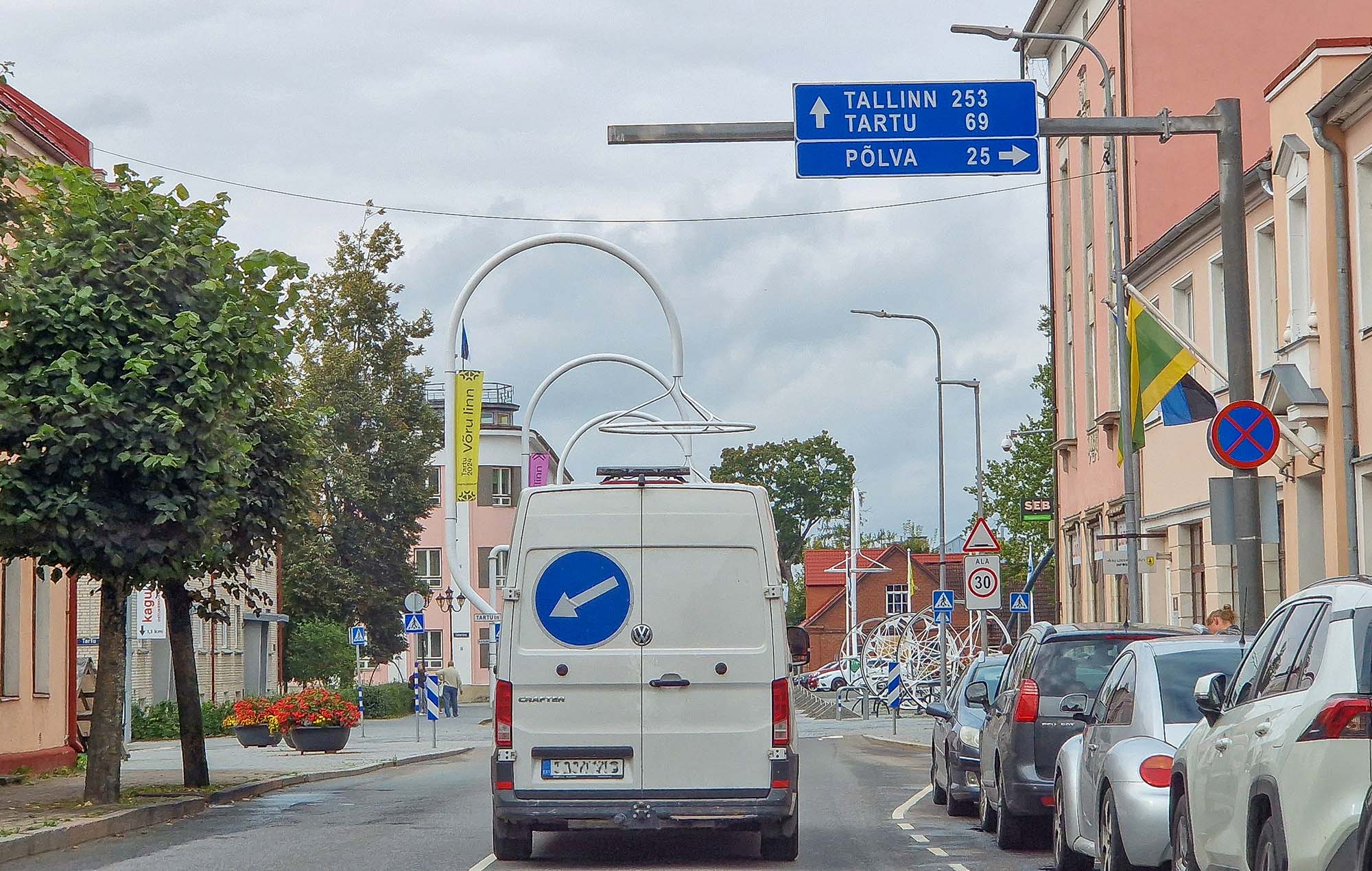 Liiklusmärk kaubiku tagaküljel tekitas segadust